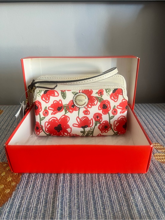 Coach Handbags - Coach POPPY NIB NWT Double Zip Wristlet with Red Floral Print